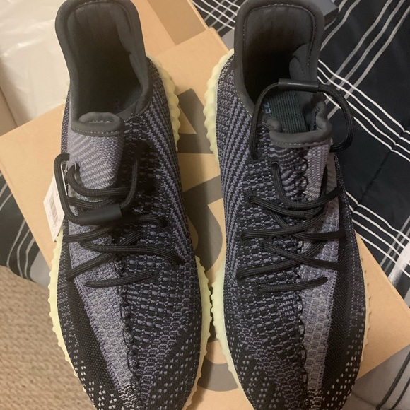 Yeezy 350 V2 Boost Carbon FZ5000 - Picture 1 of 5